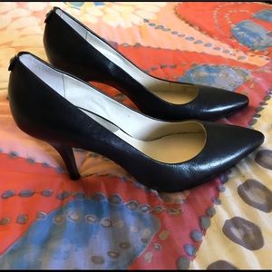 Michael Kors black flex mid pumps 7.5